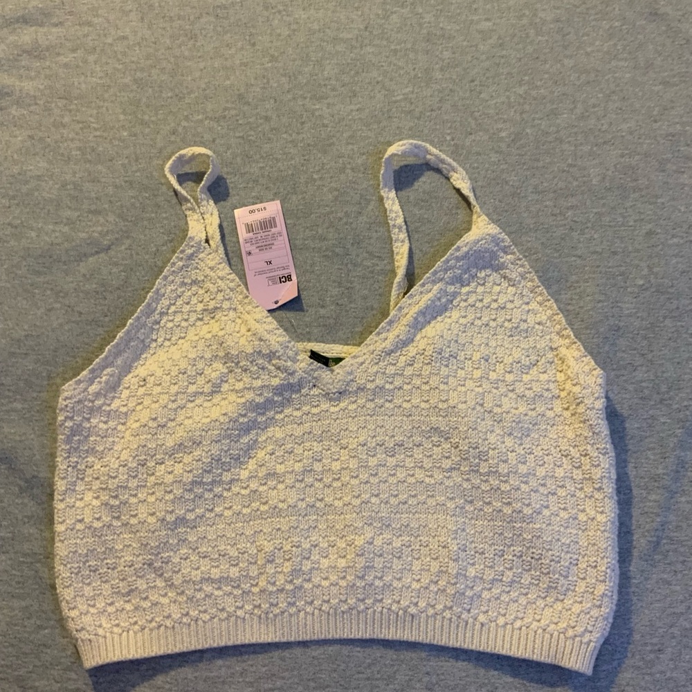 Brand new cropped top from target. Size xl but fits like a medium.